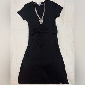 Women's Black Tie Waist Knit Dress.
Size: MED (8/10)